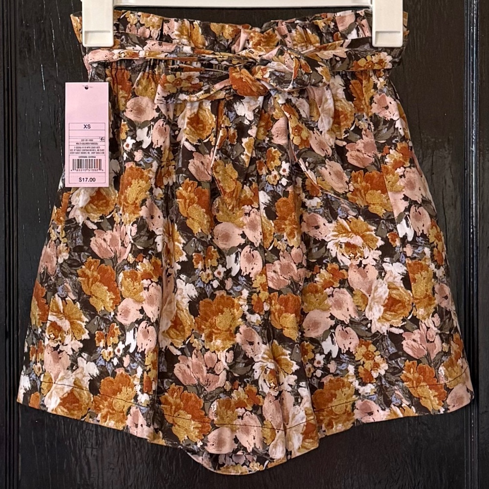 Wild Fable Paperbag Tie Waist Floral Shorts - Picture 4 of 5